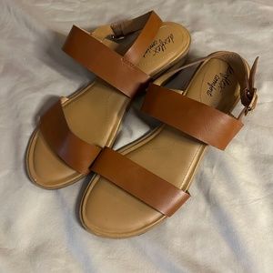 Dexflex Comfort brown heeled sandals, size 10